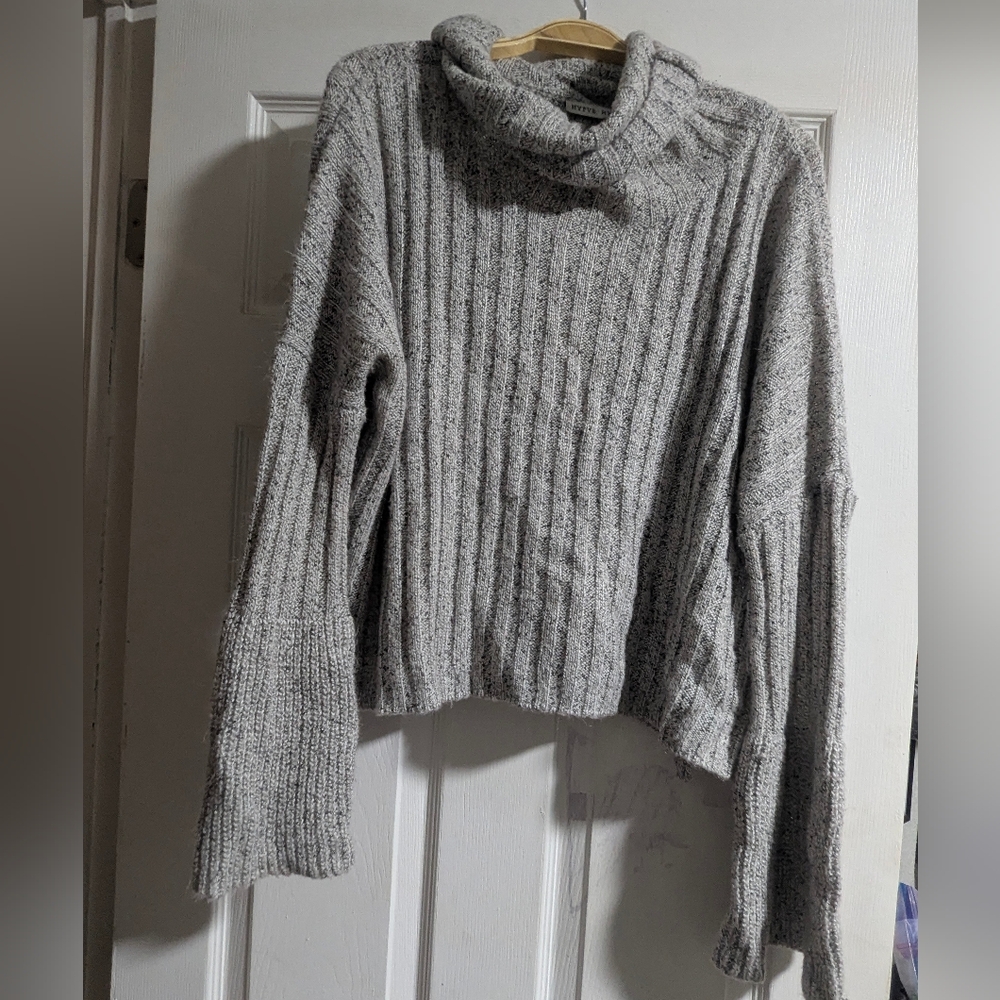 HYFVE Ribbed Gray Turtleneck Sweater